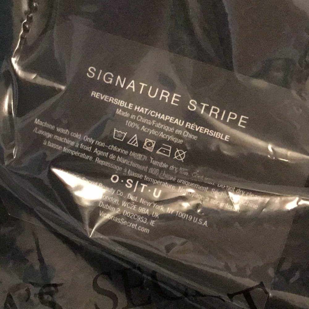 Victoria’s Secret signature stripe reversible hat - Picture 4 of 4